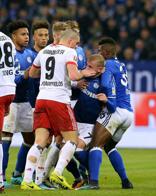 沙尔克04遭遇失利，战绩略显低迷