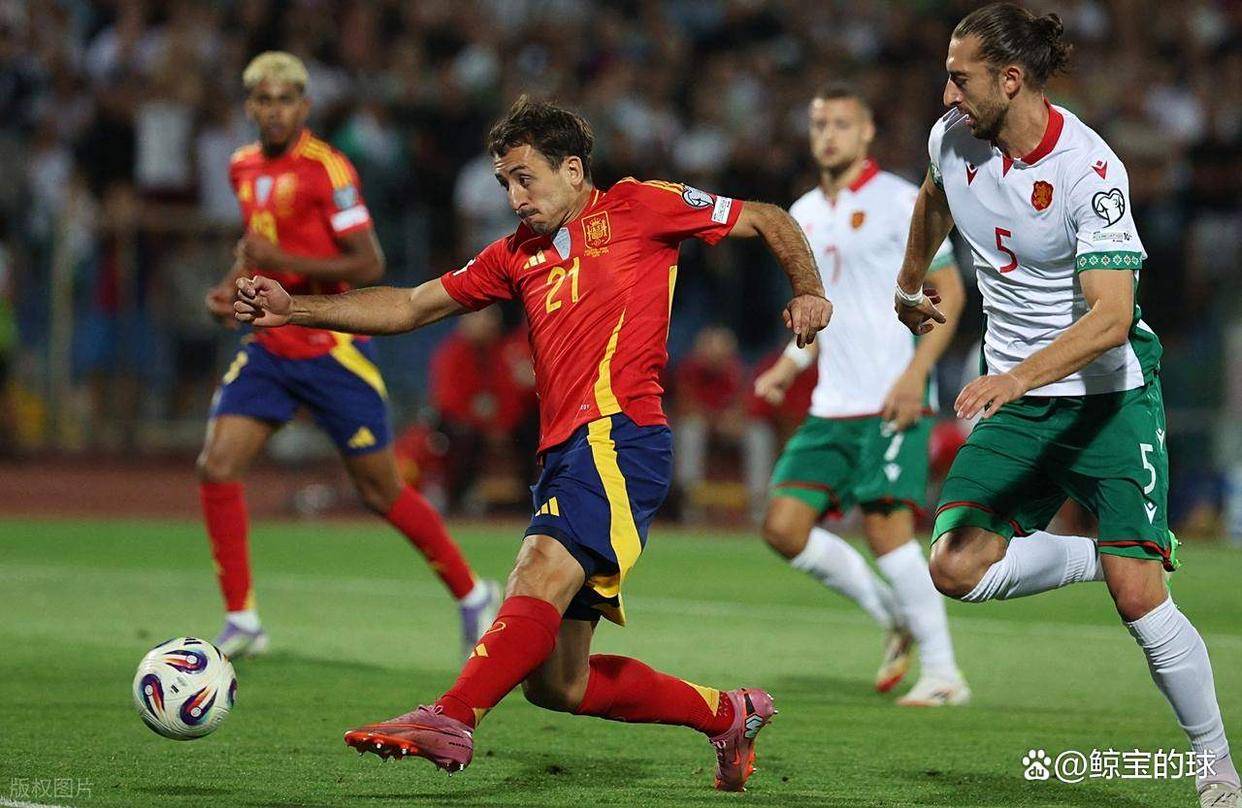 熊猫体育中国App-西班牙队迎战波兰，赢得关键胜利