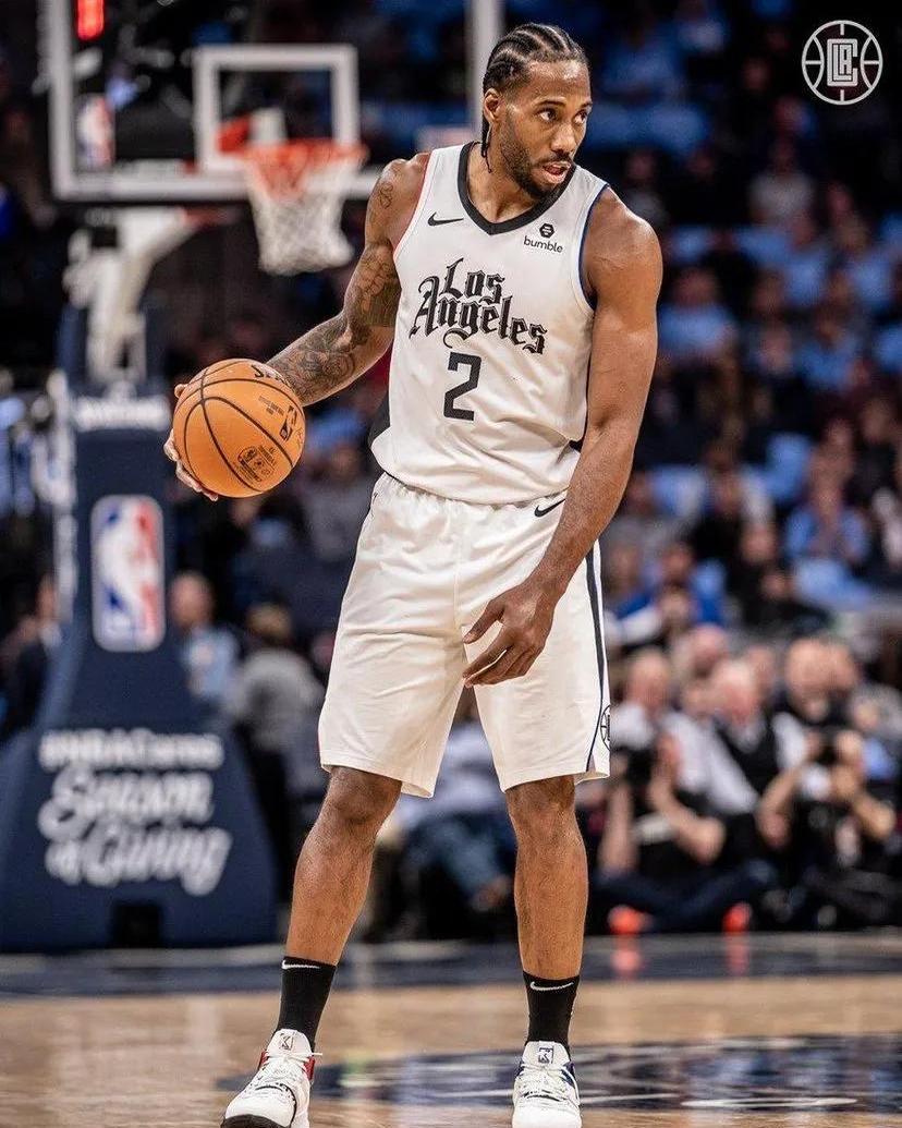 熊猫体育平台-马刺横扫76人，哈里斯高光表现