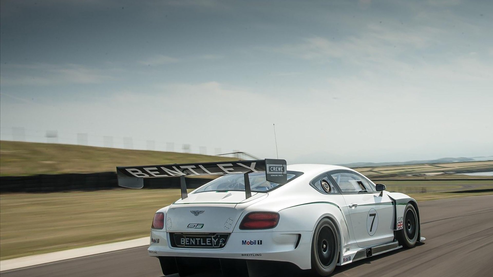 北欧铁骑与加勒比黑马的冰火对决，本泽马2026传奇序幕